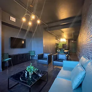 Luxury Escape & Peaceful Retreat By Hollyhock Louisville